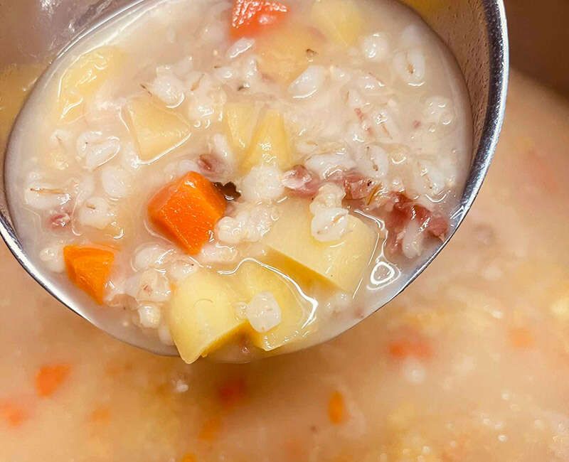 Gerstlsuppe beim Törggellen