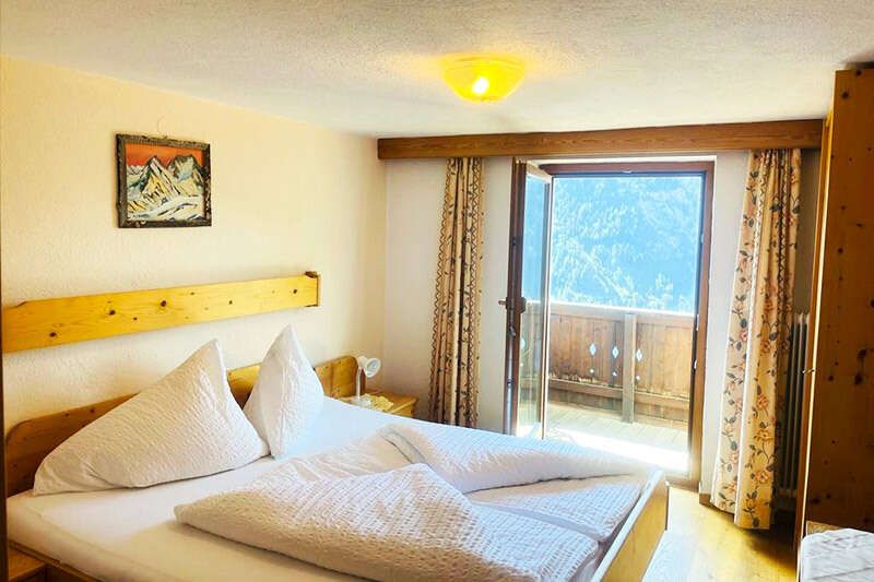 Doppelzimmer mit Balkon im Gasthof Sonnenhof in Pfunds